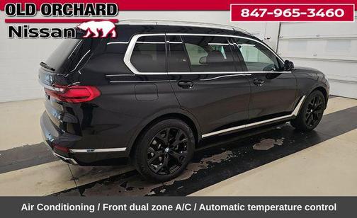 Black Sapphire Metallic 2022 BMW X7 xDrive40i