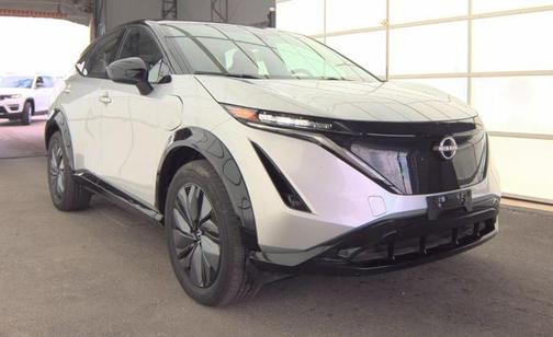 Brilliant Silver Metallic/Black Diamond Pearl 2023 Nissan ARIYA ENGAGE
