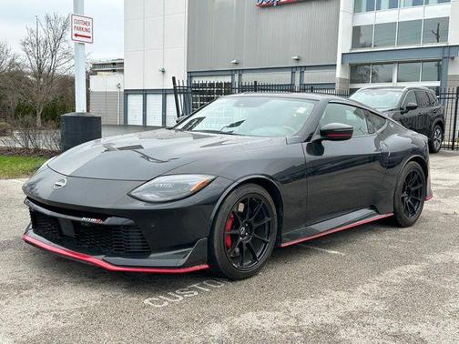 Black Diamond Pearl 2024 Nissan Z NISMO Auto
