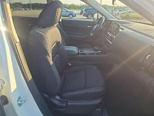 2022 Nissan Pathfinder SV 4WD