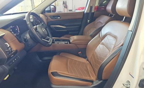 2023 Nissan Pathfinder Platinum 4WD