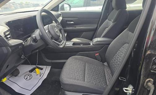 Super Black 2025 Nissan Kicks SV