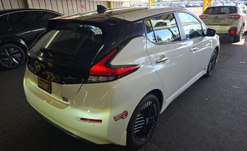 Super Black/Pearl White 2024 Nissan Leaf SV PLUS