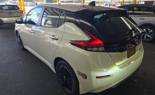 Super Black/Pearl White 2024 Nissan Leaf SV PLUS