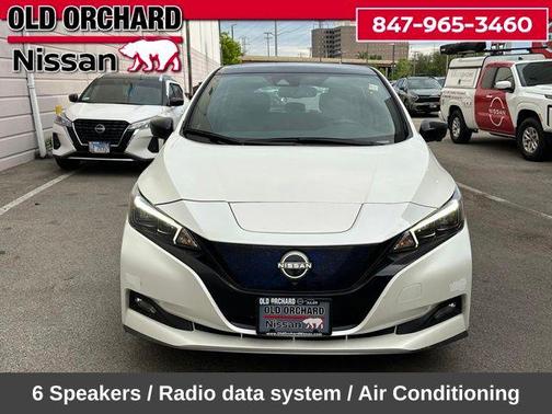 Super Black/Pearl White 2024 Nissan Leaf SV PLUS