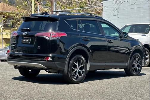 2018 Toyota RAV4 SE