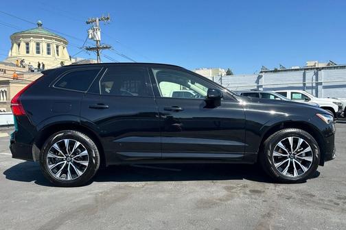 2025 Volvo XC60 B5 Plus