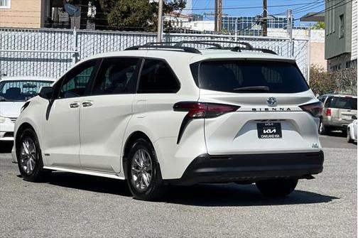 2021 Toyota Sienna XLE 8 Passenger