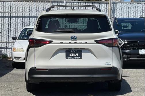 2021 Toyota Sienna XLE 8 Passenger