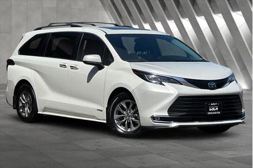 2021 Toyota Sienna XLE 8 Passenger