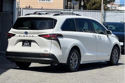2021 Toyota Sienna XLE 8 Passenger