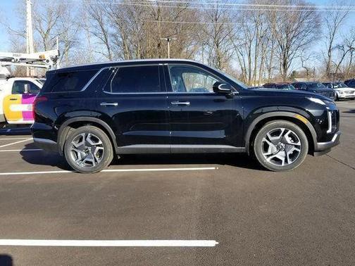 Abyss Black Pearl 2025 Hyundai PALISADE SEL Premium 8P