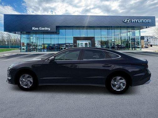 Abyss Black 2026 Hyundai SONATA SE