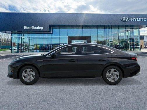 Abyss Black 2026 Hyundai SONATA SE