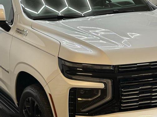 Iridescent Pearl Tricoat 2025 Chevrolet Suburban 4WD High Country