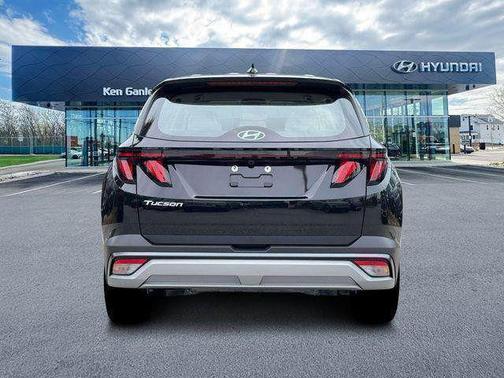 Phantom Black 2026 Hyundai TUCSON SE