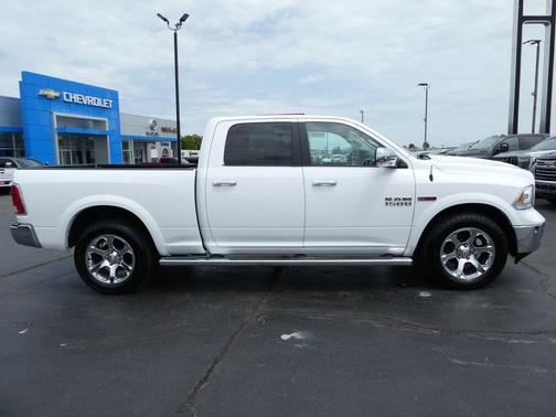 Bright White Clearcoat 2018 RAM 1500 Laramie