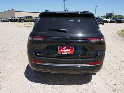 Diamond Black 2026 Jeep Grand Cherokee Limited