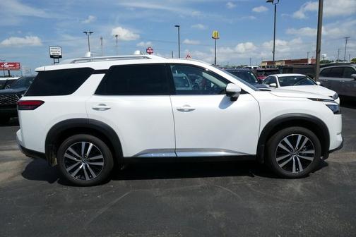 2025 Nissan Pathfinder Platinum