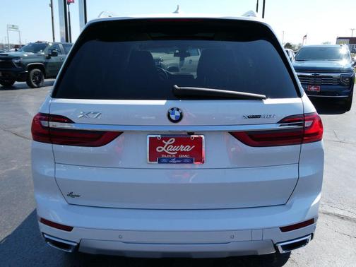 Mineral White Metallic 2022 BMW X7 xDrive40i
