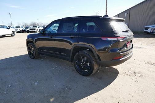 2025 Jeep Grand Cherokee Laredo