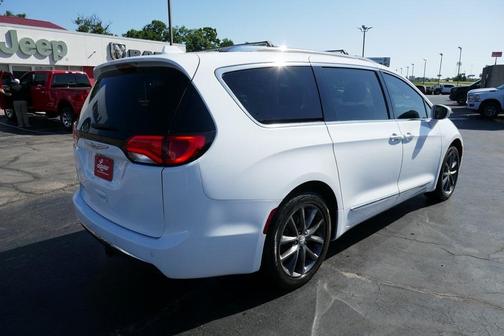 2017 Chrysler Pacifica Touring-L Plus