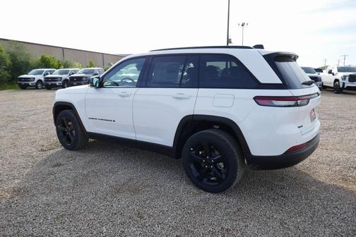 2025 Jeep Grand Cherokee Laredo