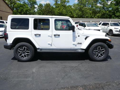 Bright White Clearcoat 2026 Jeep Wrangler Sahara