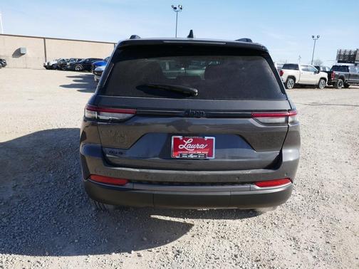 2026 Jeep Grand Cherokee Laredo