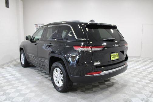 2022 Jeep Grand Cherokee Laredo