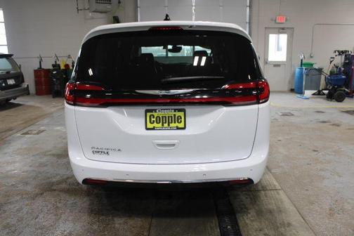 2024 Chrysler Pacifica Touring-L