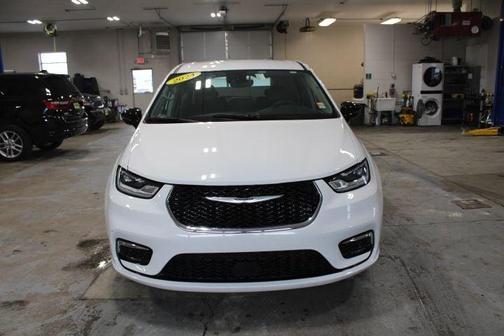 2024 Chrysler Pacifica Touring-L