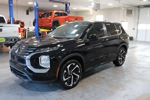 2022 Mitsubishi Outlander ES