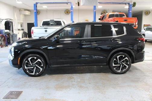2022 Mitsubishi Outlander ES