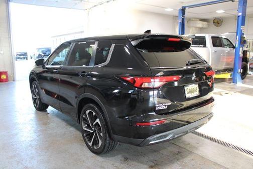 2022 Mitsubishi Outlander ES