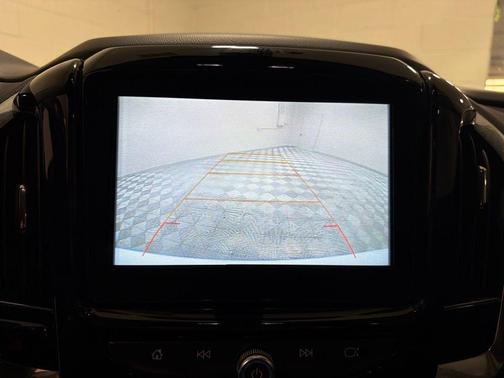 Summit White 2018 Chevrolet Traverse LT Cloth