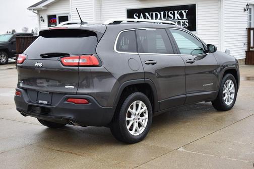Granite Crystal Metallic Clearcoat 2014 Jeep Cherokee Latitude