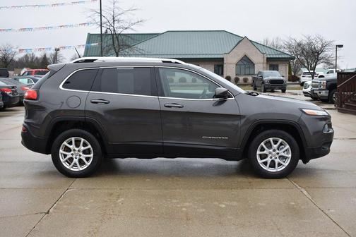 Granite Crystal Metallic Clearcoat 2014 Jeep Cherokee Latitude