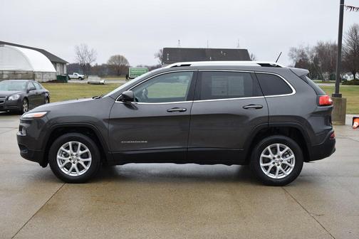 Granite Crystal Metallic Clearcoat 2014 Jeep Cherokee Latitude