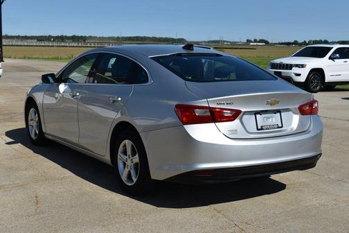 Silver Ice Metallic 2020 Chevrolet Malibu 1LS