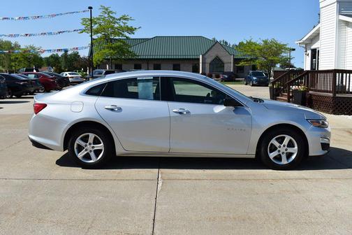 Silver Ice Metallic 2020 Chevrolet Malibu 1LS