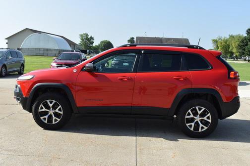 RED 2017 Jeep Cherokee Trailhawk