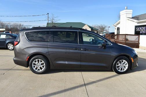 2020 Chrysler Voyager LXI