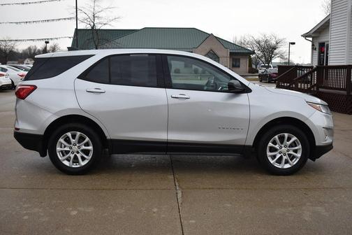 Silver Ice Metallic 2019 Chevrolet Equinox LS