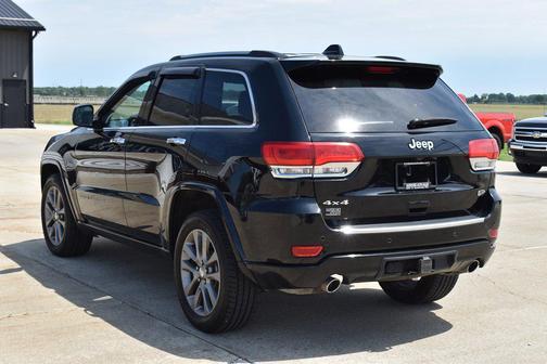 Diamond Black Crystal Pearl 2017 Jeep Grand Cherokee Overland