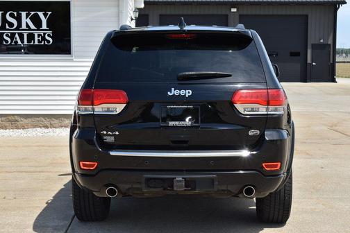 Diamond Black Crystal Pearl 2017 Jeep Grand Cherokee Overland