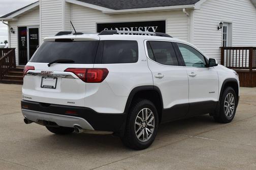 WHITE 2019 GMC Acadia SLE-2
