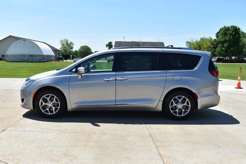 Billet Silver Metallic Clearcoat 2019 Chrysler Pacifica Limited