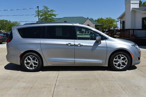 Billet Silver Metallic Clearcoat 2019 Chrysler Pacifica Limited