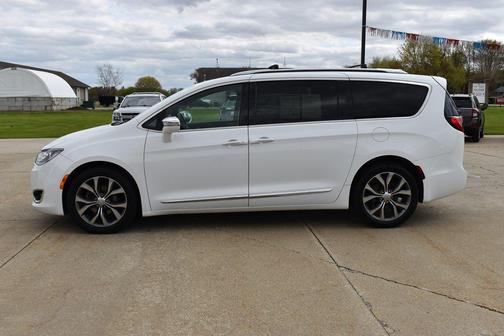 Bright White Clearcoat 2020 Chrysler Pacifica Limited